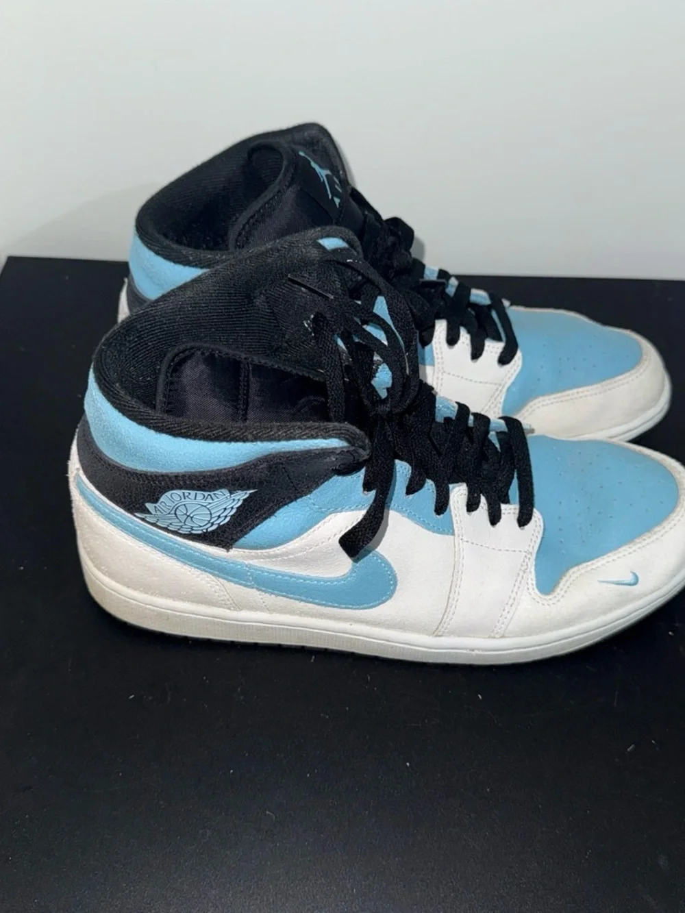 Jordan Retro High Top Sneakers - Light Blue/White/Black